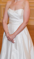 Alyne by Rivini
Ashley
Silk Dupioni
Ivory
Sweetheart
Box-pleat
Ball Gown
Wedding Dress
Front wide 2