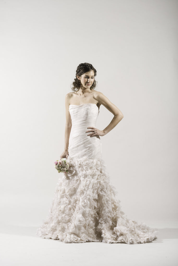 Romona Keveza
RK282
Blush
Mermaid
silk organza
petals