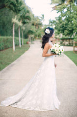 Monique Lhuillier Treasure Lace Wedding Dress