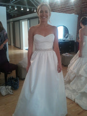 Alyne
Adelaide
Silk Taffeta
Ivory
Pleated
Sweetheart
Ball Gown
Wedding Dress
Front wide 2