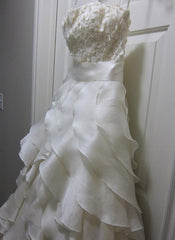 Jim Hjelm
ivory
silk satin
organza
white sash
sweetheart