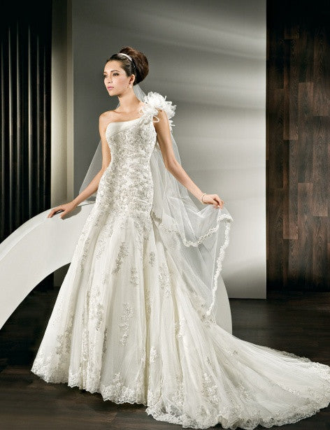 One shoulder outlet tulle wedding dress