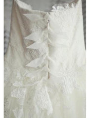 Vera Wang Chantilly Lace Eliza Wedding Dress
