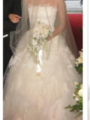 Vera Wang Chantilly Lace Eliza Wedding Dress
