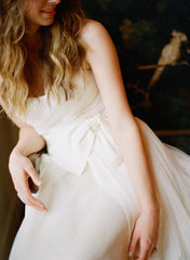 Vera Wang Silk Strapless Wedding Dress Crossover Weave at bust Bow Front Detail