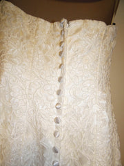 Michelle Roth
Mermaid
Alencon Lace
buttons
antique
crystal belt
