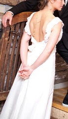 Ivy & Aster
Anemone
Silk
V-neck
Off-white
V-back
Sweep Train
Straps
Back