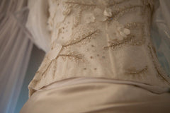 Monique Lhuillier 
Meringue Bodice
Magical Skirt
white
Satin
Chantilly lace
flower details
bodice close