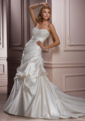 Maggie Sottero Parisianna
Ivory
Satin
A-line
Swarovski crystal
Sweetheart
Wedding Dress
Side wide