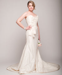 Elizabeth Fillmore
Analise
Ivory
Taffeta
Pleated
Floral
Trumpet
Wedding Dress
Wide Side