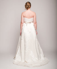 Jane Wang 'Brandy' Satin Wedding Dress
Silver Taupe
Butterfly
Pockets
Silver
Taupe
A-Line
Back wide