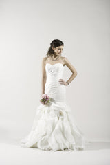 Dennis Basso 1114 Ivory Organza Wedding Dress for Kleinfeld Style 6255GGGN
flower details
elegant
Mermaid
Fit N Flare
front wide