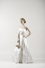 Marisa
Silk
Satin
asymmetrical
ivory
wedding dress
side wide