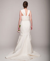 Carolina Herrera John Singer Sargeant Ivory Wedding Dress
Faille
Portrait Neckline
Back Wide