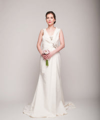 Carolina Herrera John Singer Sargeant Ivory Wedding Dress
Faille
Portrait Neckline
Front Wide