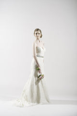 Christos Amsale Femme Lace Wedding Dress
Elegant
ivory
sweetheart
side wide