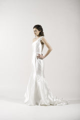 Dennis Basso 1113 One Shoulder Silk Ivory Wedding Dress for Kleinfeld Style 6255GGGA
Mermaid Gown
floral detailing
side wide