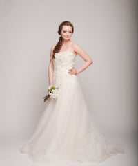 Reem Acra
Snowdrop
A-Line
Tulle
Strapless
Flowers
Crystal Embroidery
Wedding Dress
Front/side