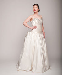 Pnina Tornai Strapless Pleated Wedding Dress
Satin
Ivory
Full skirt
Side wide