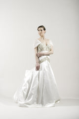 Kenneth Pool
Alecon
Silk Gown
fit-to-flare
tulle sleeves
lace
wedding dress
front wide