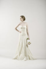 Monique Lhuillier
Two Piece Corsette
ivory
lace
elegant