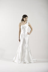 Dennis Basso 1113 One Shoulder Silk Ivory Wedding Dress for Kleinfeld Style 6255GGGA
Mermaid Gown
floral detailing
front wide