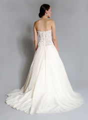 Monique Lhuillier
Cypress
Ivory
Tulle
Strapless
Floral
Corset
A-line
Wedding Dress
back