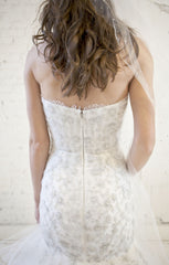 Monique Lhuillier
Lumiere
Lace
Horsehair
White
Crystal
Mermaid
Wedding Dress
back close