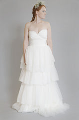 Monique Lhuillier
Atelier
Silk
Tulle
Strapless
Sweetheart
Wedding Dress
front profile