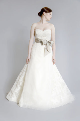 Vera Wang Luxe 'Whitney' Lace Dress