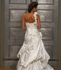 Alita Graham
Satin
A-line
Fit N Flare
Crisscross Ruched Pick Up
Sweep Train
Wedding Dress
Back wide