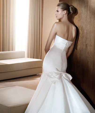 Pronovias 'Ferma' Strapless Wedding Dress