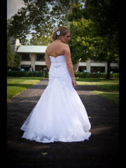Mori Lee
Style 1807
Strapless
Mermaid 
White
Lace
Tulle
Empire waist
Wedding Dress
Back wide