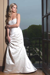 Monique Lhuillier
Magical Skirt
Lavender Corset
lace
ivory
embellished bodice
Front wide 2