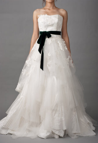 Vera Wang 'Eliza' Lace & Tulle Gown