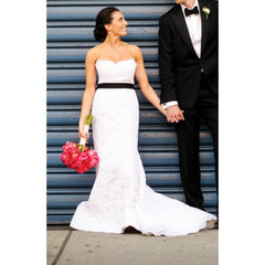 Oscar de la Renta
22n42
Alencon Lace
Silk Taffeta
Wedding Dress
Front