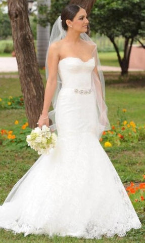 Monique Lhuillier Jessica Chantilly Lace Wedding Dress