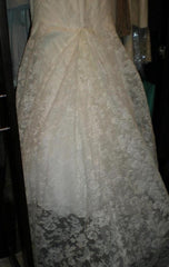 Monique Lhuillier Jessica Chantilly Lace Wedding Dress