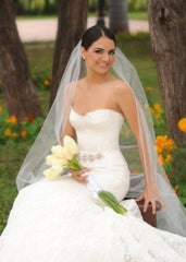 Monique Lhuillier Jessica Chantilly Lace Wedding Dress