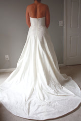 Priscilla of Boston
Lynette
Crossover
Taffeta
Ivory
Wedding Dress
Back wide