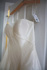 Priscilla of Boston
Lynette
Crossover
Taffeta
Ivory
Wedding Dress
Side close