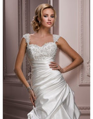Maggie Sottero Parisianna
Ivory
Satin
A-line
Swarovski crystal
Sweetheart
Wedding Dress
Front close