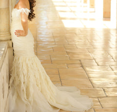 Jim Hjelm
Chiffon 
Crystal
Shirred
One Shoulder
Ivory
Strapless
Mermaid
V-back
Wedding Dress
Side wide