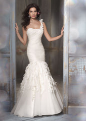 Jim Hjelm
Chiffon 
Crystal
Shirred
One Shoulder
Ivory
Strapless
Mermaid
V-back
Wedding Dress
Front wide 1