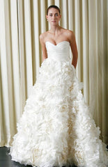 Monique Lhuillier
Sunday Rose
Floral
Ivory
Silk Organza
Ball Gown
Wedding Dress
Front wide