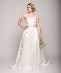 Jane Wang 'Brandy' Satin Wedding Dress
Silver Taupe
Butterfly
Pockets
Silver
Taupe
A-Line
Front wide