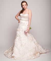 Eugenia 3499
Ivory
Floral
Satin
Ball Gown
Strapless
Wedding dress
Front side wide