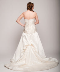 Judd Waddell
Silk Satin
Ball Gown
Dropped Waist
Strapless
Ivory
Wedding Dress
Back Wide