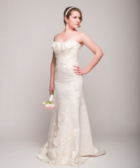 Eugenia
Satin
Chiffon
Ivory
Painted Floral
Pintucks
Florals
Strapless
Wedding Dress
Side wide