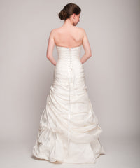 Pnina Tornai Cascading Beaded Mermaid Wedding Dress
Organza
Sweetheart
Strapless
Back wide